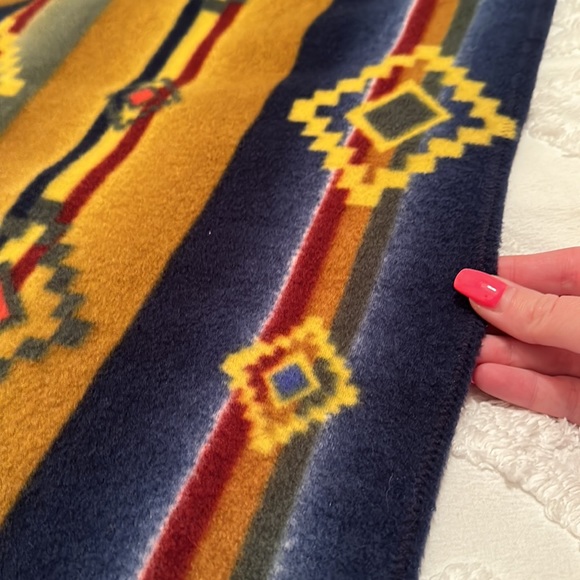 Super soft fleece Aztec southwestern blanket scarf. Multicolored mustard yellow - Picture 4 of 9